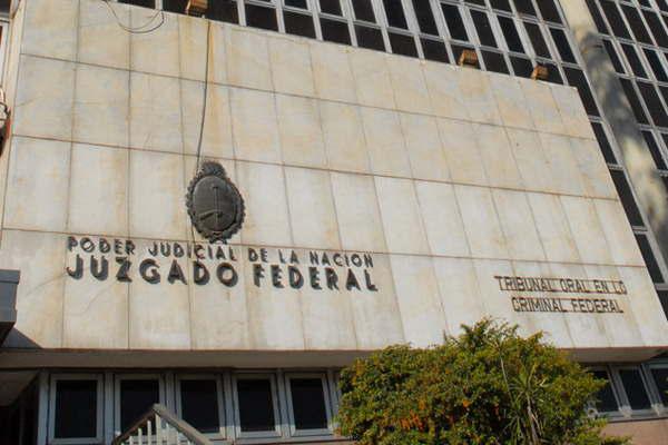 Fue detenido por circular armado en una camioneta sin registr