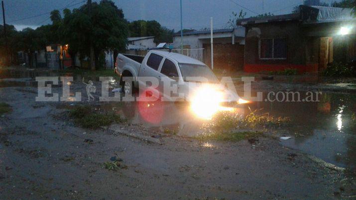 En Nueva Esperanza llueve desde anoche y complica a varias familias