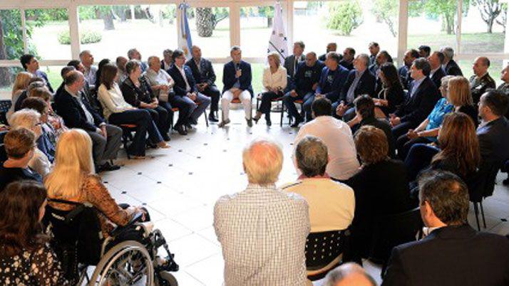 Macri recibioacute a ex combatientes y familiares de caiacutedos en Malvinas