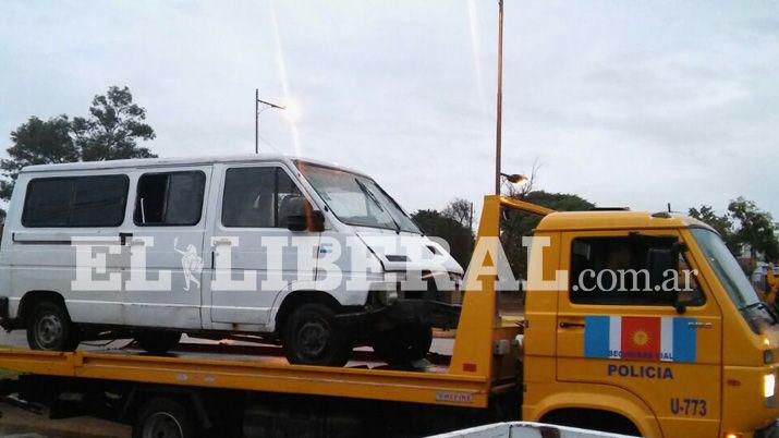 Borracho perdioacute el control de su combi y se incrustoacute contra un poste