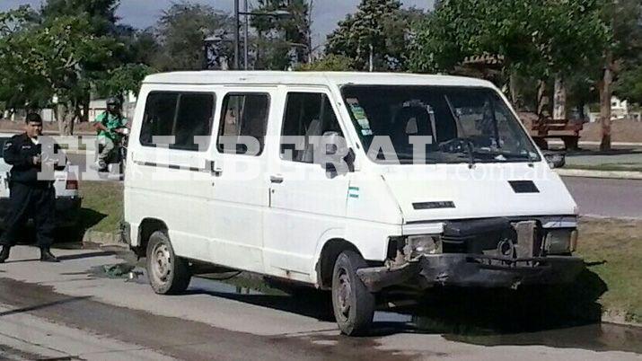 Borracho perdioacute el control de su combi y se incrustoacute contra un poste