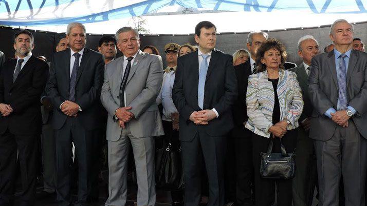 Emotiva celebracioacuten oficial por el Diacutea del Veterano y los Caiacutedos en Malvinas