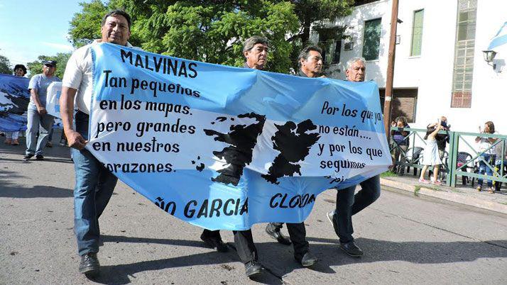 Emotiva celebracioacuten oficial por el Diacutea del Veterano y los Caiacutedos en Malvinas