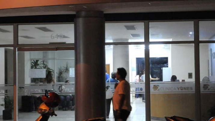 Fallecioacute la joven que se disparoacute ayer en el abdomen