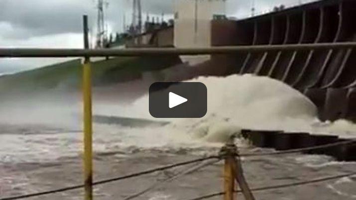 Sirenas y alarma- impactante video del caudal del Dique Frontal