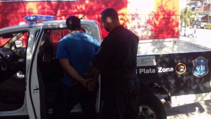 Tratoacute de abusar de una mujer pero lo vecinos lo detuvieron