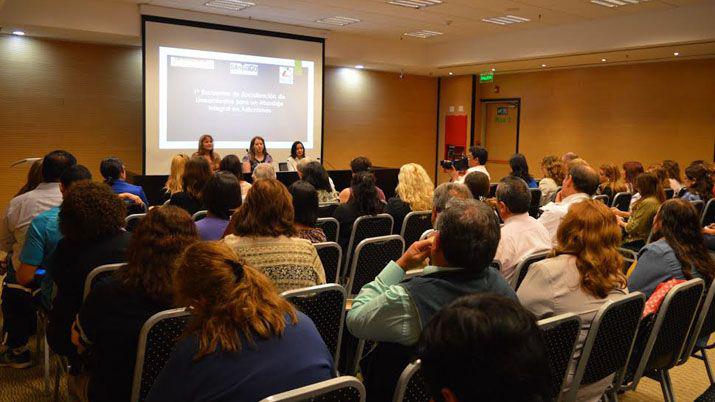 Educación y directivos acordaron trabajar sobre adicciones