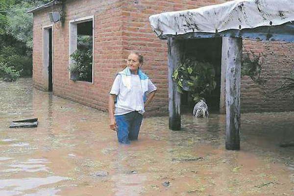 Copo y Pellegrini entre lluvias desbordes de riacuteos y vertientes