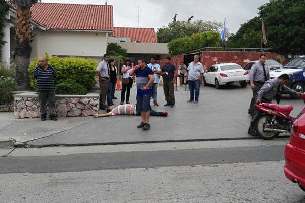 Le reclamoacute por el robo de una moto y lo asesinoacute a plena luz del d