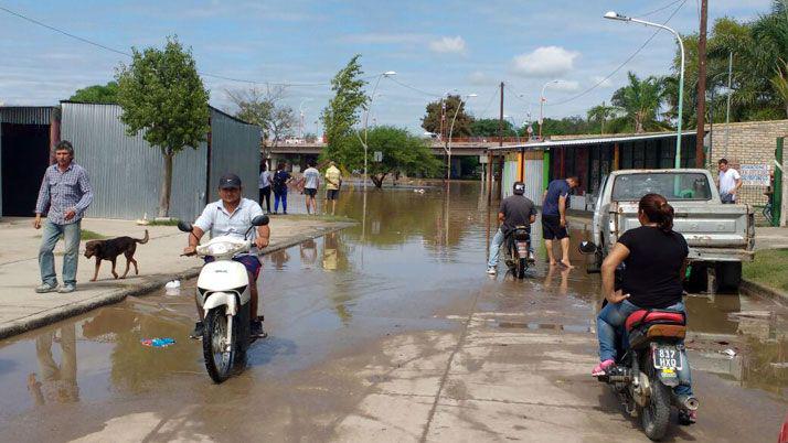 Desbordoacute el riacuteo Dulce en Las Termas