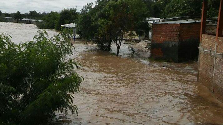 Desbordoacute el riacuteo Dulce en Las Termas