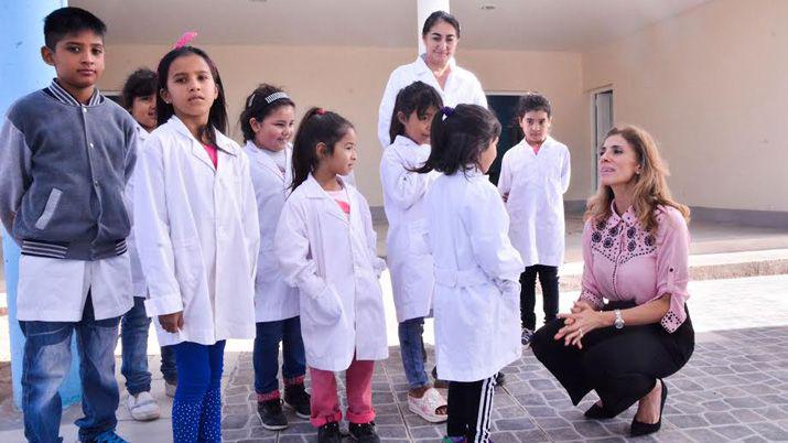 La Gobernadora inauguroacute una escuela en Abrita Grande