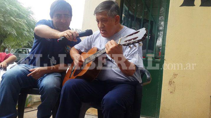 La solidaridad viajó en Ford Falcon hasta la Aldea San José