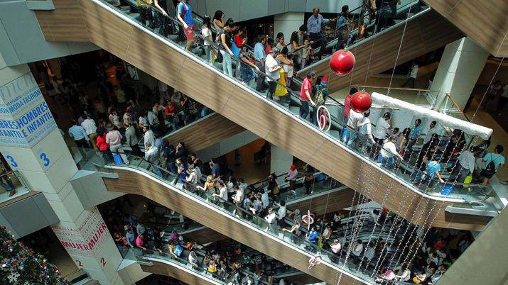 Asiacute les roban las tarjetas de creacutedito a los argentinos en Chile