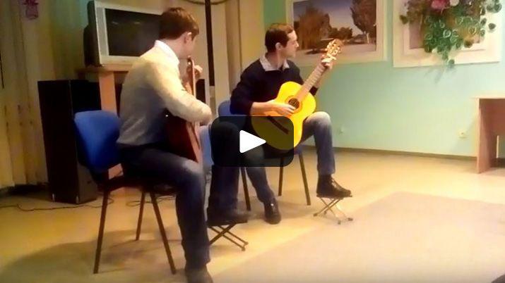 Dos guitarristas rusos la rompen tocando Criollita santiaguentildea