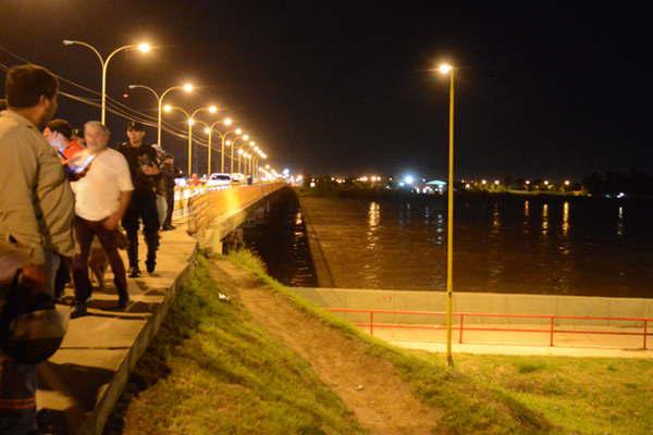 Defensa Civil de la Municipalidad evacuoacute a maacutes de 20 familias de los barrios Independencia y La Catoacutelica de manera preventiva