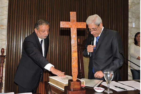 El Dr Luis Santucho juroacute como defensor del Pueblo adjunto de la Provincia