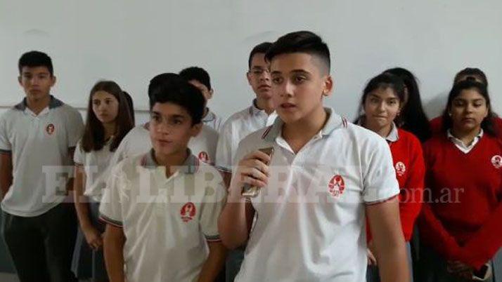 Estudiantes de la Banda dan una mano a los inundados