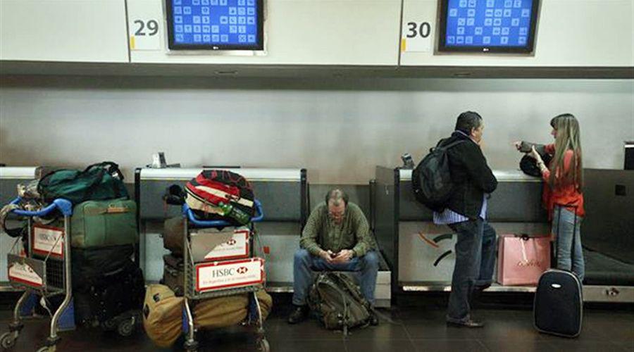 Por el paro Aeroliacuteneas Argentinas canceloacute vuelos
