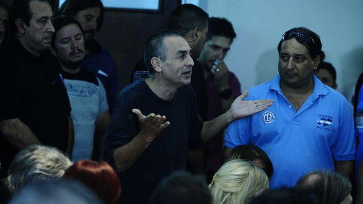 Quieacuten es el hombre que increpoacute a los liacutederes de la CGT