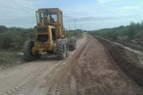Arreglan caminos en la zona de Cantildeada Escobar
