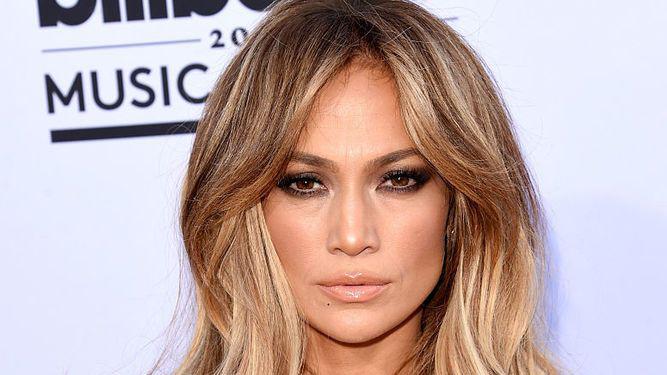 Jennifer Lopez soprende a sus seguidores con un nuevo look