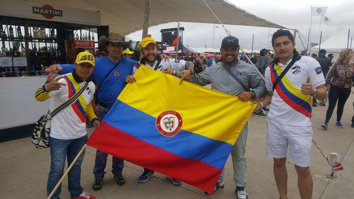 Galeriacutea- en un diacutea de lluvia asiacute se vive el Moto GP de Las Termas