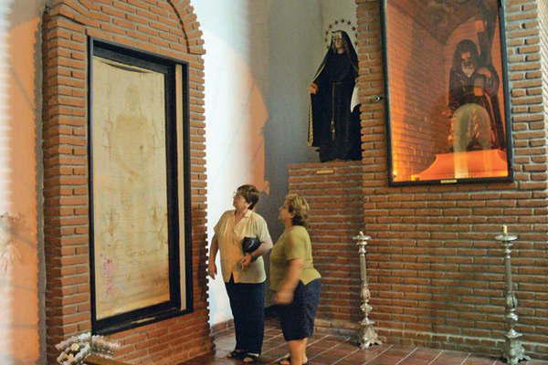 La Saacutebana Santa una reliquia que custodian  los frailes dominicos en Santiago del Estero