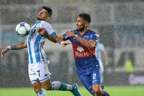 Un temporal frenoacute el empate entre Racing Club y Tigre 