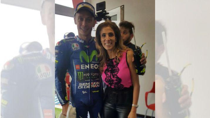 La Gobernadora de la provincia junto a Valentino Rossi una vez terminada la carrera

