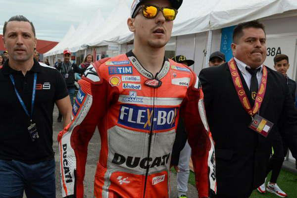 Lorenzo- No pude evitar el contacto