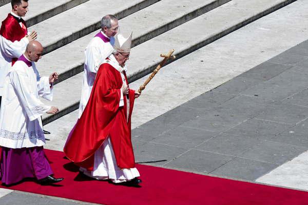 Jesuacutes estaacute presente  en quien sufre por las  guerras y el terrorismo