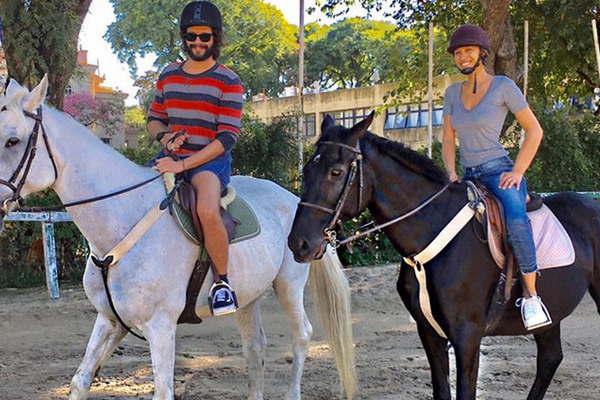 El actor de Moiseacutes ya practica equitacioacuten con Pampita