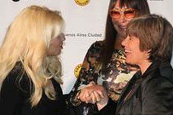 La hija de Monzoacuten le agradecioacute a Susana Gimeacutenez la peluca que le regaloacute