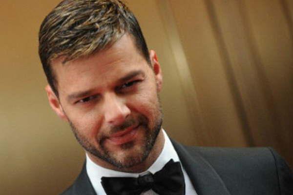 Ricky Martin seraacute novio del reconocido disentildeador Gianni Versace  