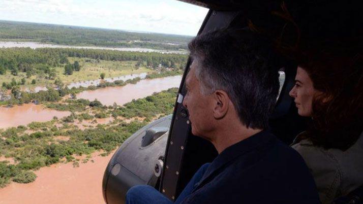 Macri llega a Las Termas para visitar zonas inundadas del sur de Tucumaacuten