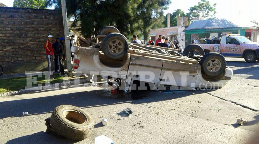 Choque y vuelco en el Ramoacuten Carrillo