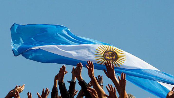 Sabes cul es el color original de la bandera argentina