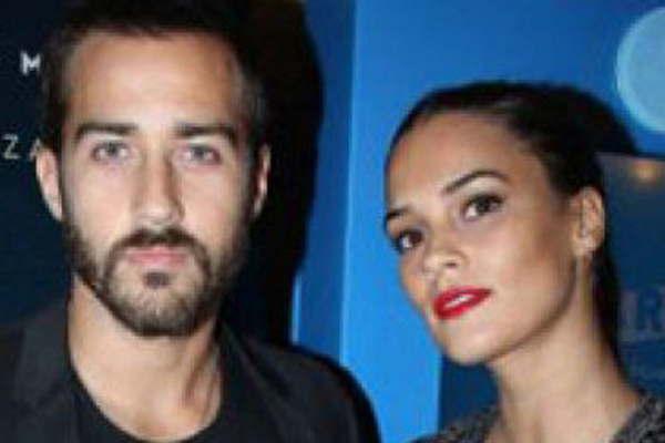 Nicolaacutes Francella- Salir con una colega se puede volver contaminante