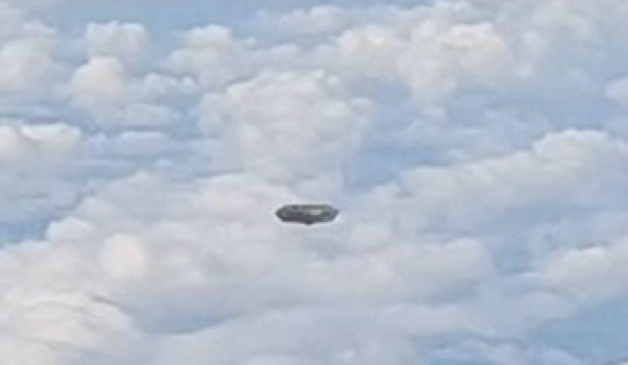 Increiacuteble- Filman a un ovni sobrevolando Espantildea