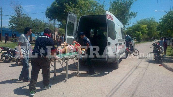 Jovencitas derraparon con su moto y fueron a parar al Regional