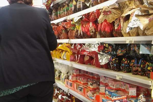 Los precios de pescados chocolates empanadas  y roscas para la Pascuas