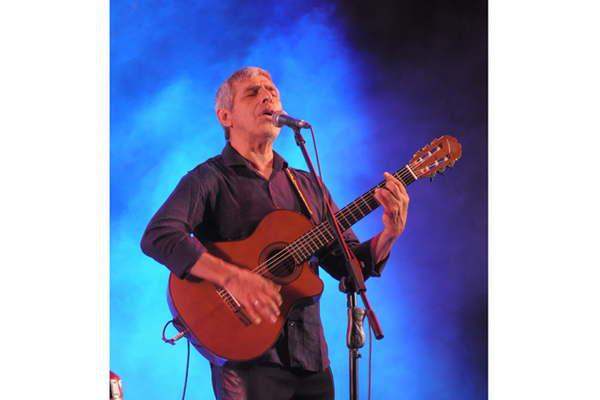 El 22 Peteco traeraacute Riendas libres al teatro 25 de Mayo