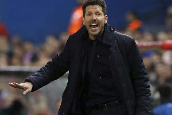 CONDUCCIÓN Diego Simeone el entrenador de Atlético Madrid quiere pegar primero en los cuartos de final

