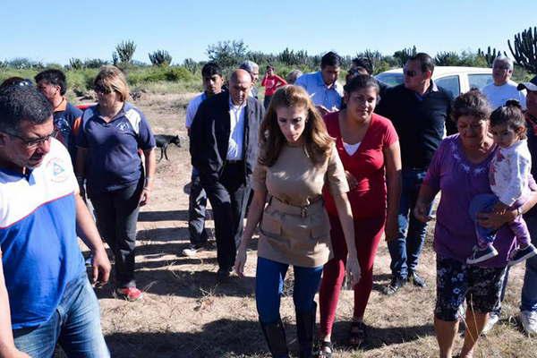 La gobernadora visitoacute a evacuados y garantizoacute que las peacuterdidas materiales seraacuten retribuidas