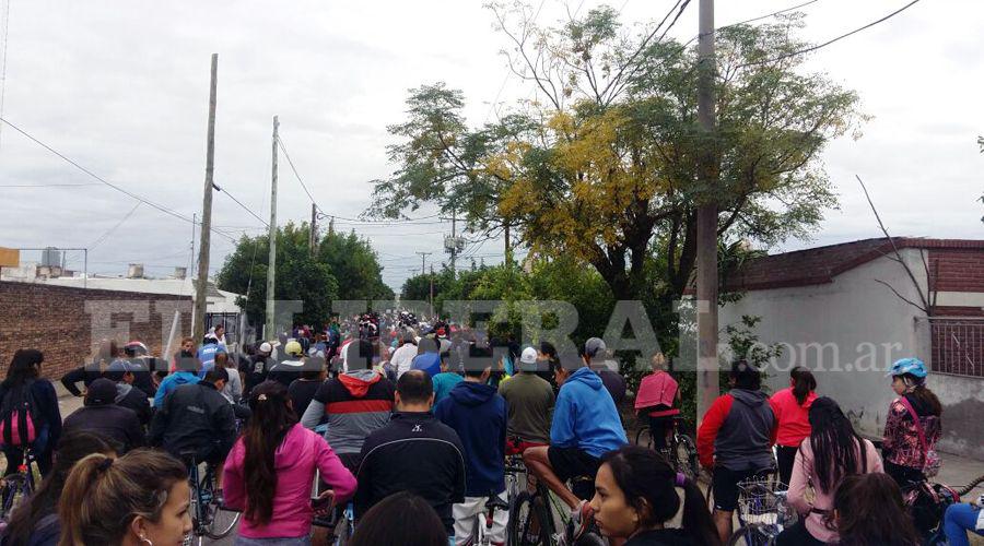 Video  El Viacutea Crucis en bicicleta recorrioacute Santiago