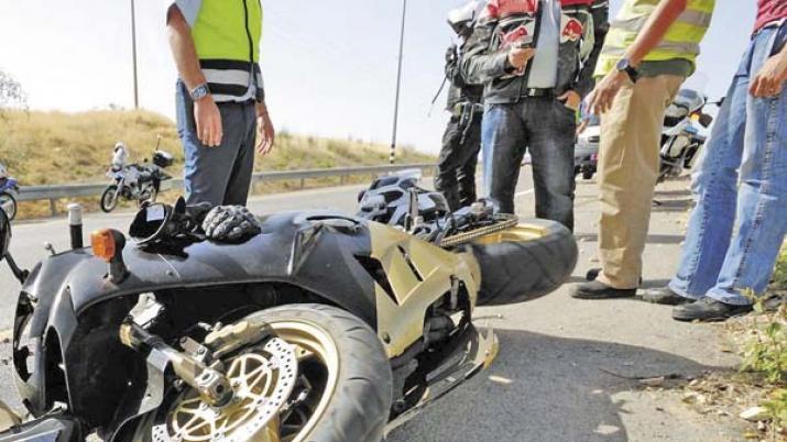 Motociclista lesionado en violento choque