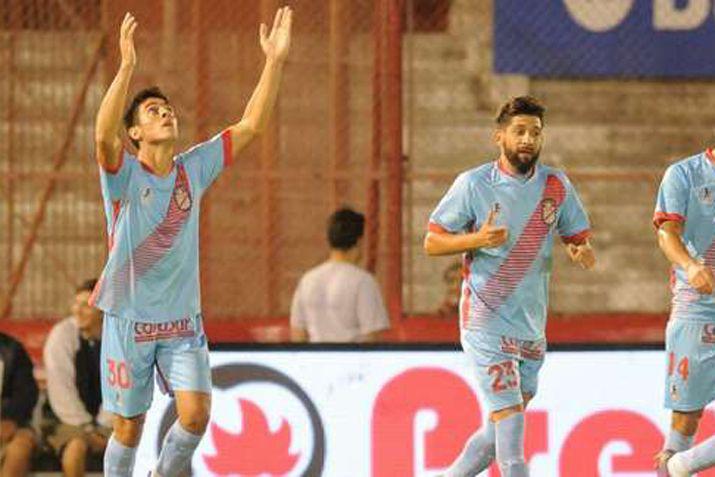 Arsenal pisó fuerte en Parque Patricios