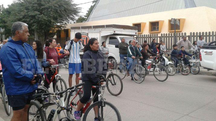 El Viacutea Crucis en bicicleta recorrioacute los templos de la ciudad