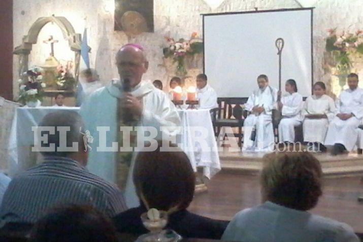 Mons Bokalic ofició la misa de la Cena del Señor